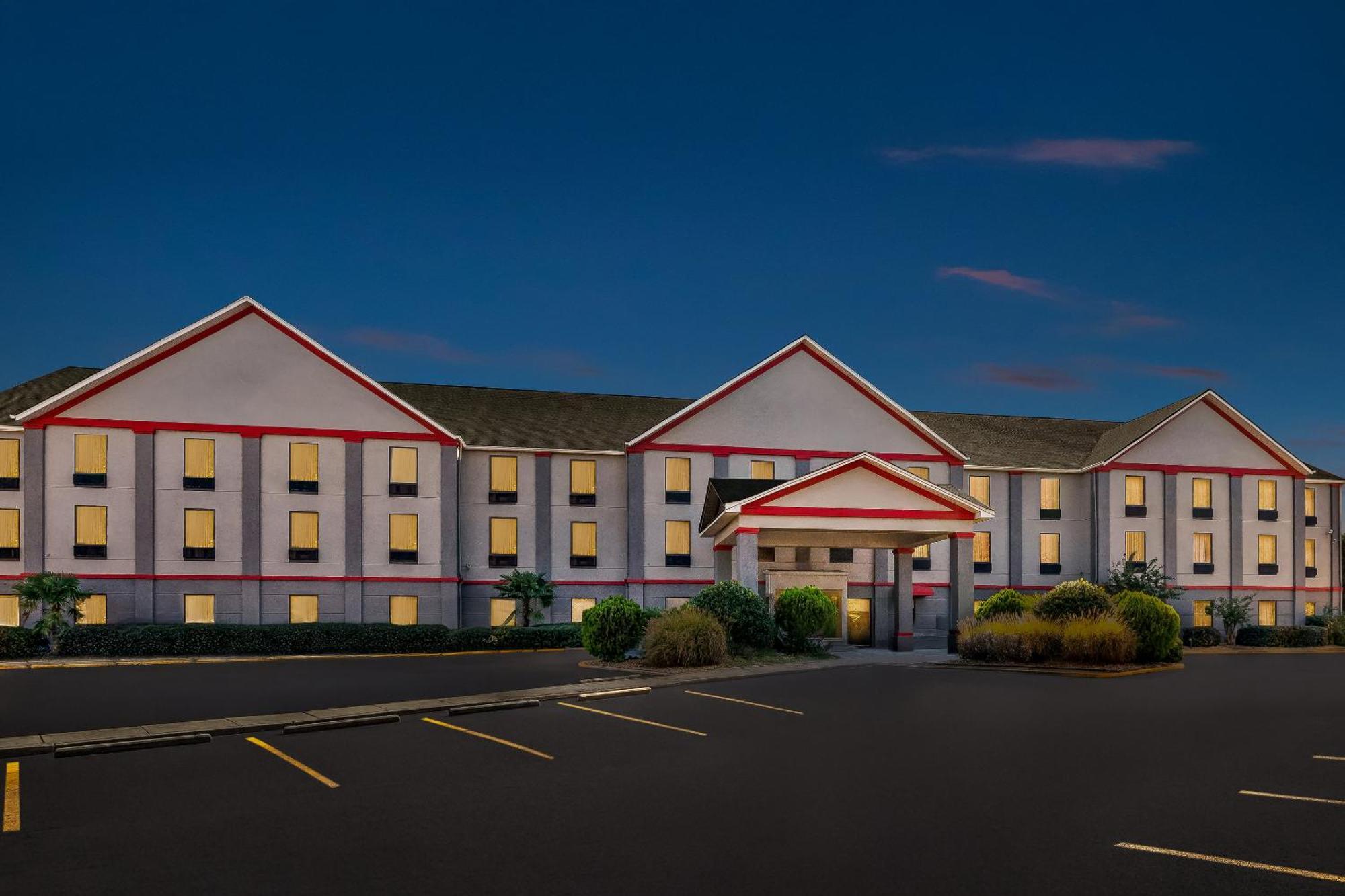 Red Roof Plus+ & Suites Atlanta Airport South College Park Εξωτερικό φωτογραφία