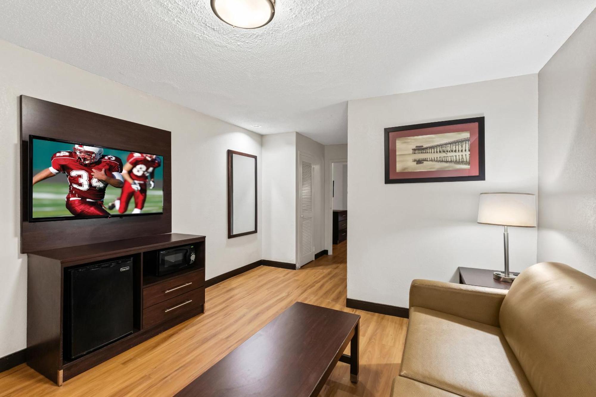 Red Roof Plus+ & Suites Atlanta Airport South College Park Εξωτερικό φωτογραφία