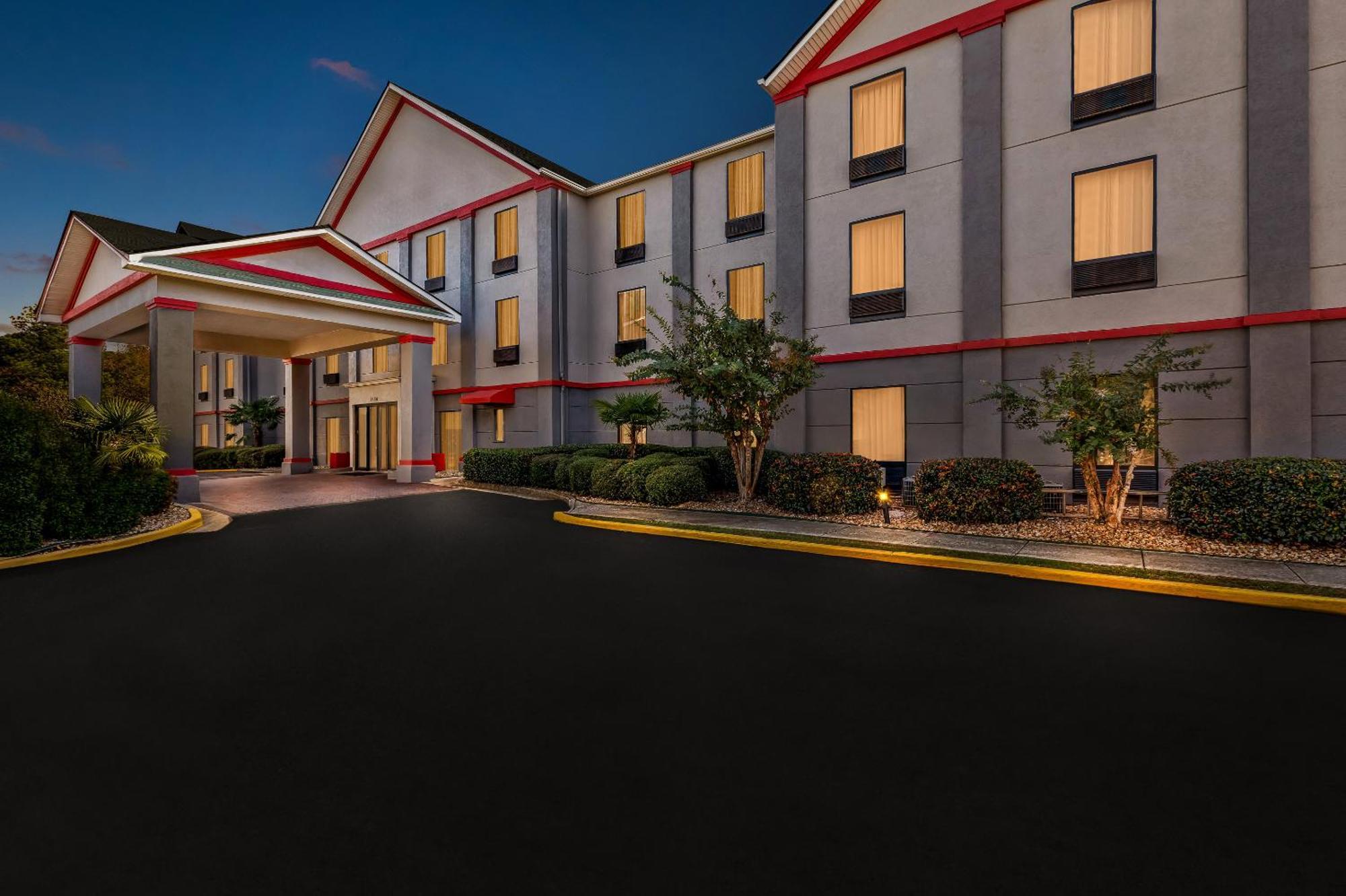 Red Roof Plus+ & Suites Atlanta Airport South College Park Εξωτερικό φωτογραφία