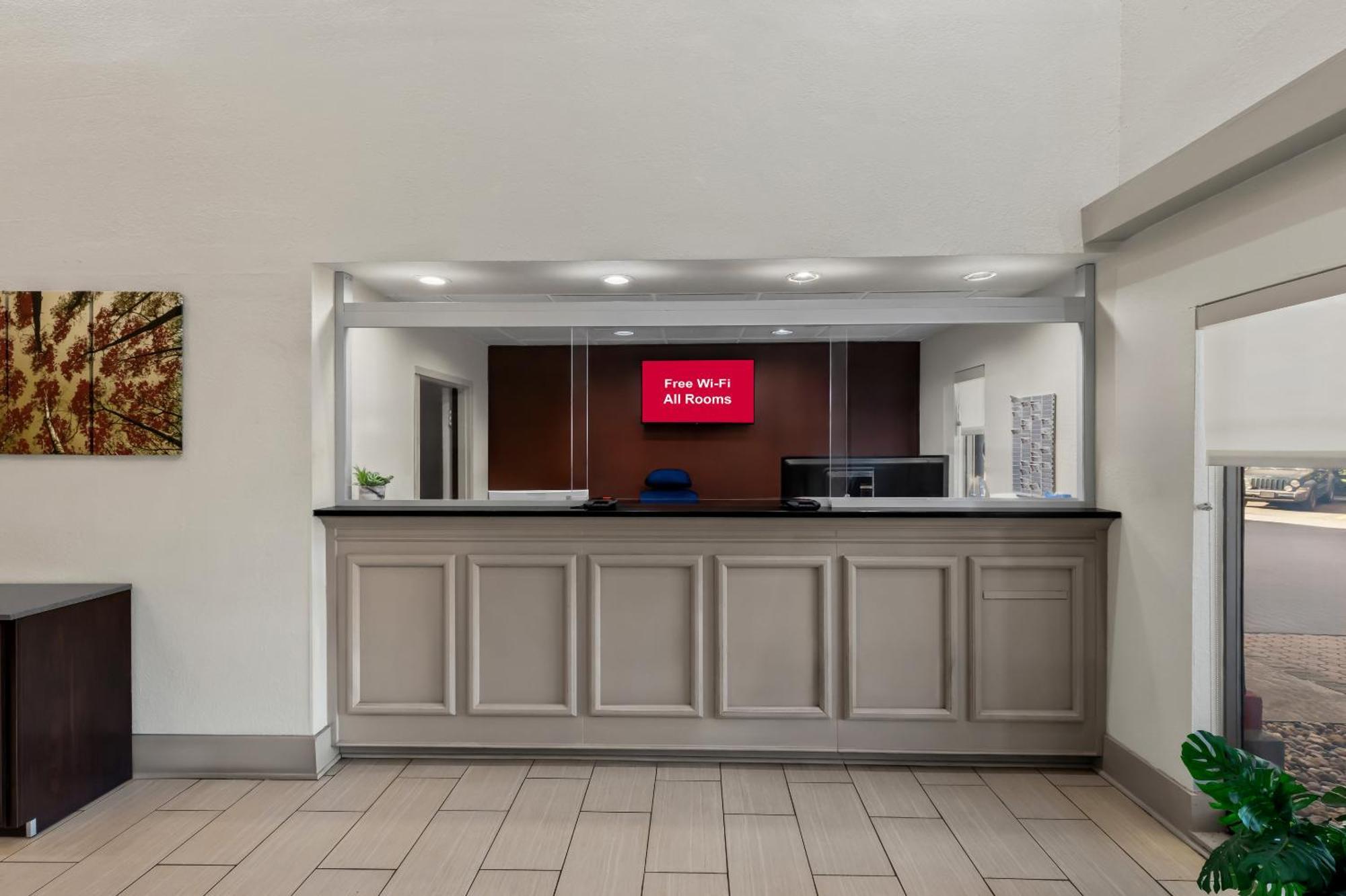 Red Roof Plus+ & Suites Atlanta Airport South College Park Εξωτερικό φωτογραφία